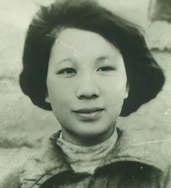 1949年，渣滓洞大屠杀中，盛国玉在枪响前倒地装死，不久，特务进来补枪，谁料，他