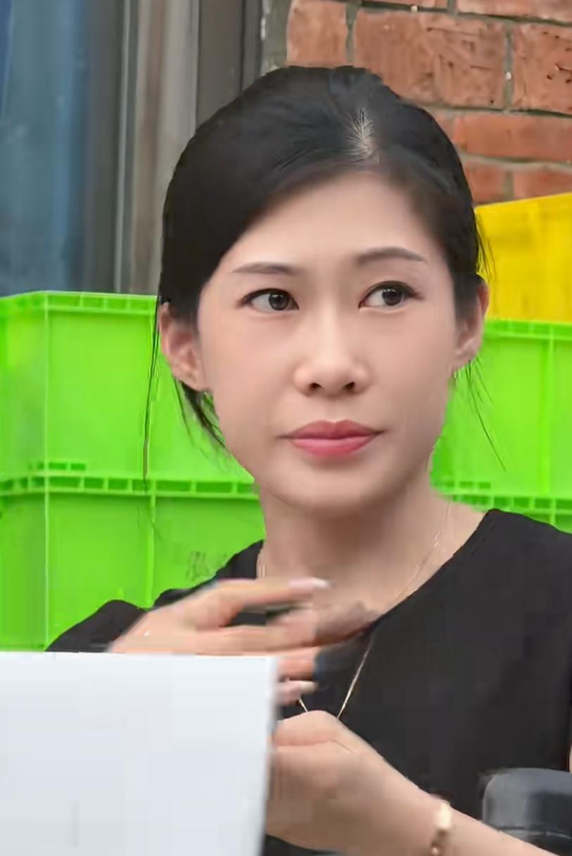 顺德莫氏鸡煲店火爆的原因是什么？与探店大网红肯定有关系，但这不是主要的！网红