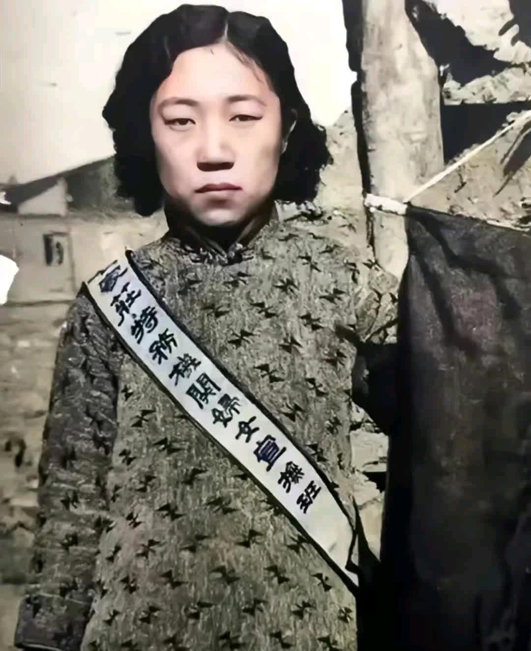 看过一个汉奸写的回忆录。日本宪兵抓了一个怀疑是抗联交通员的年轻女孩。先是轮奸，接
