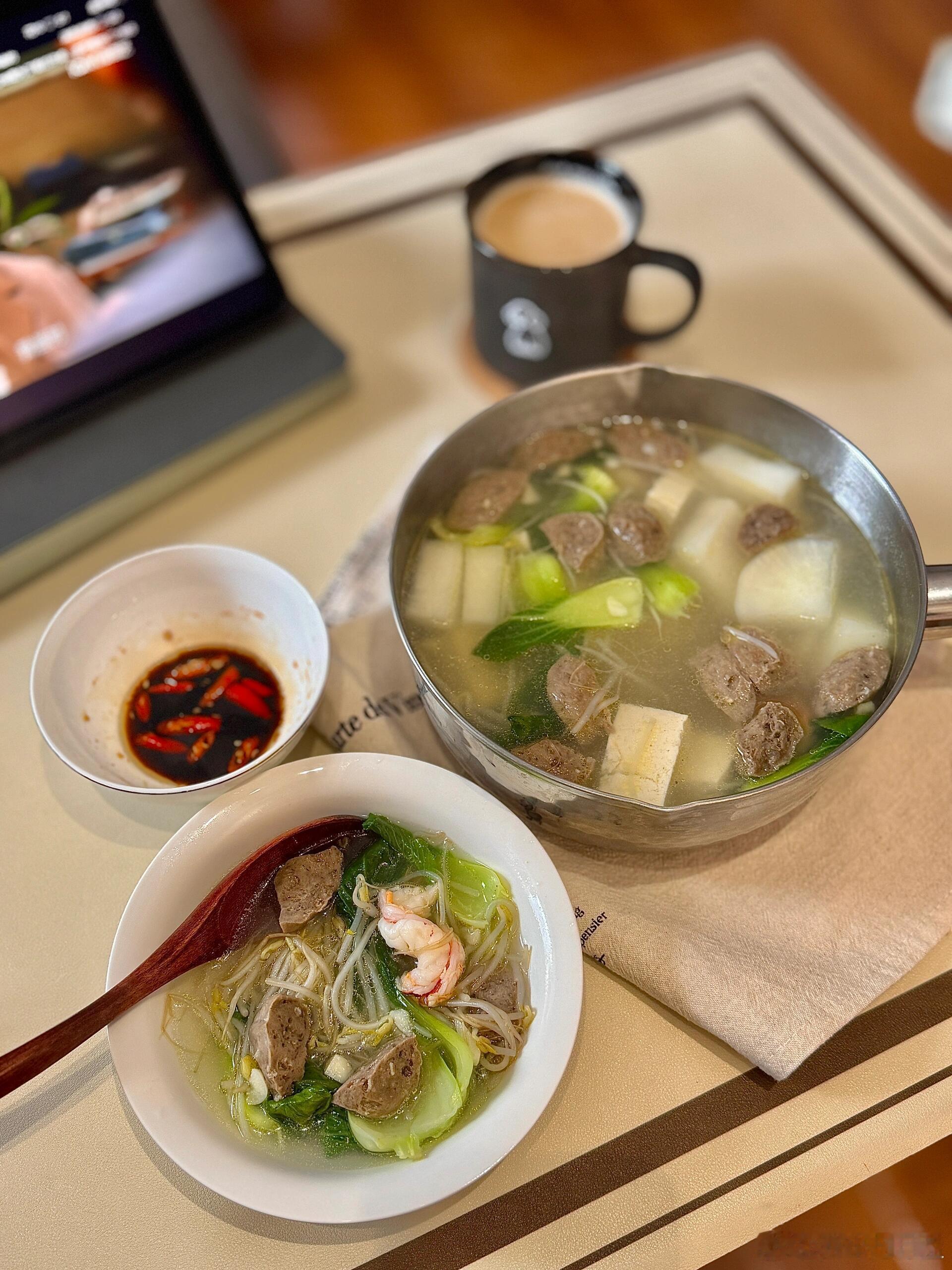 一人食之今日份午餐牛肉丸蔬菜锅～​​​