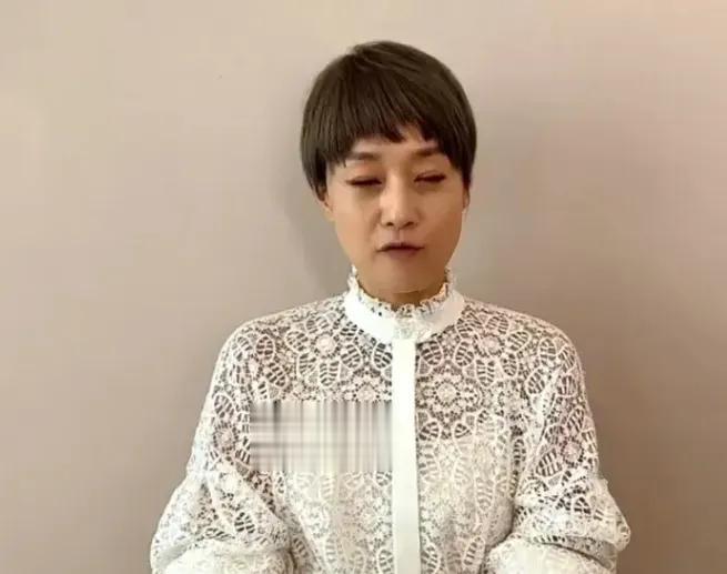 马伊琍素颜照，有人说，好丑呀，也有人说，没有滤镜，40多岁的女人，