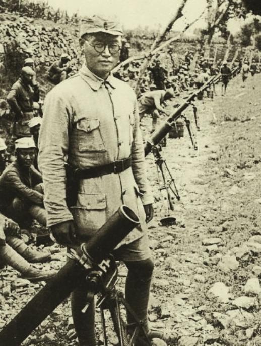 1939年，八路军一分区在突围时，副司令高鹏突想起还有饺子没拿，执意要回