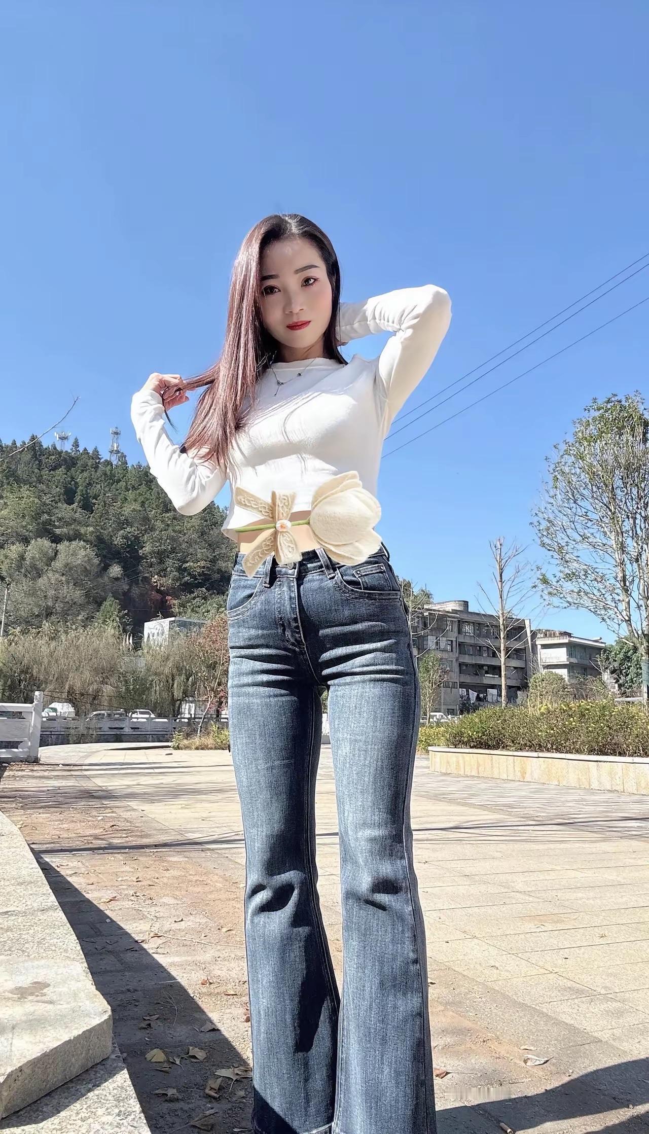 户外拍照那可太出片啦！之前我去户外玩就拍了好多美照。在大自然里拍照，动作自然才最