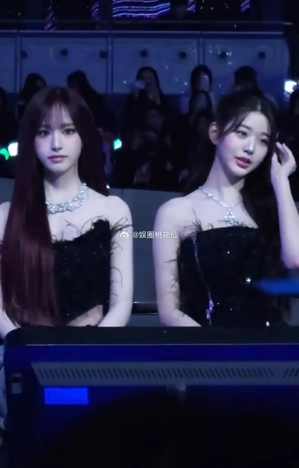 张元英真的就是标准的爱豆模板啊，太会了！不光身高颜值都在线，情商也是绝了。你看她