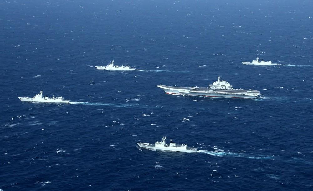 一边和我们谈沟通，一边持续制造海上摩擦。南海问题上，中国一直主张通过双边谈判妥善