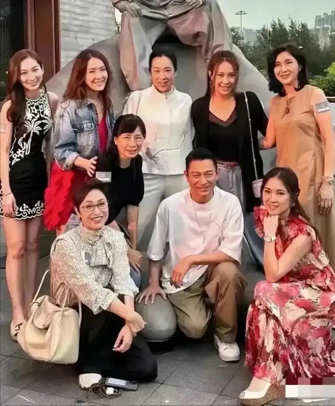 一群老牌明星，原谅我只认识刘德华