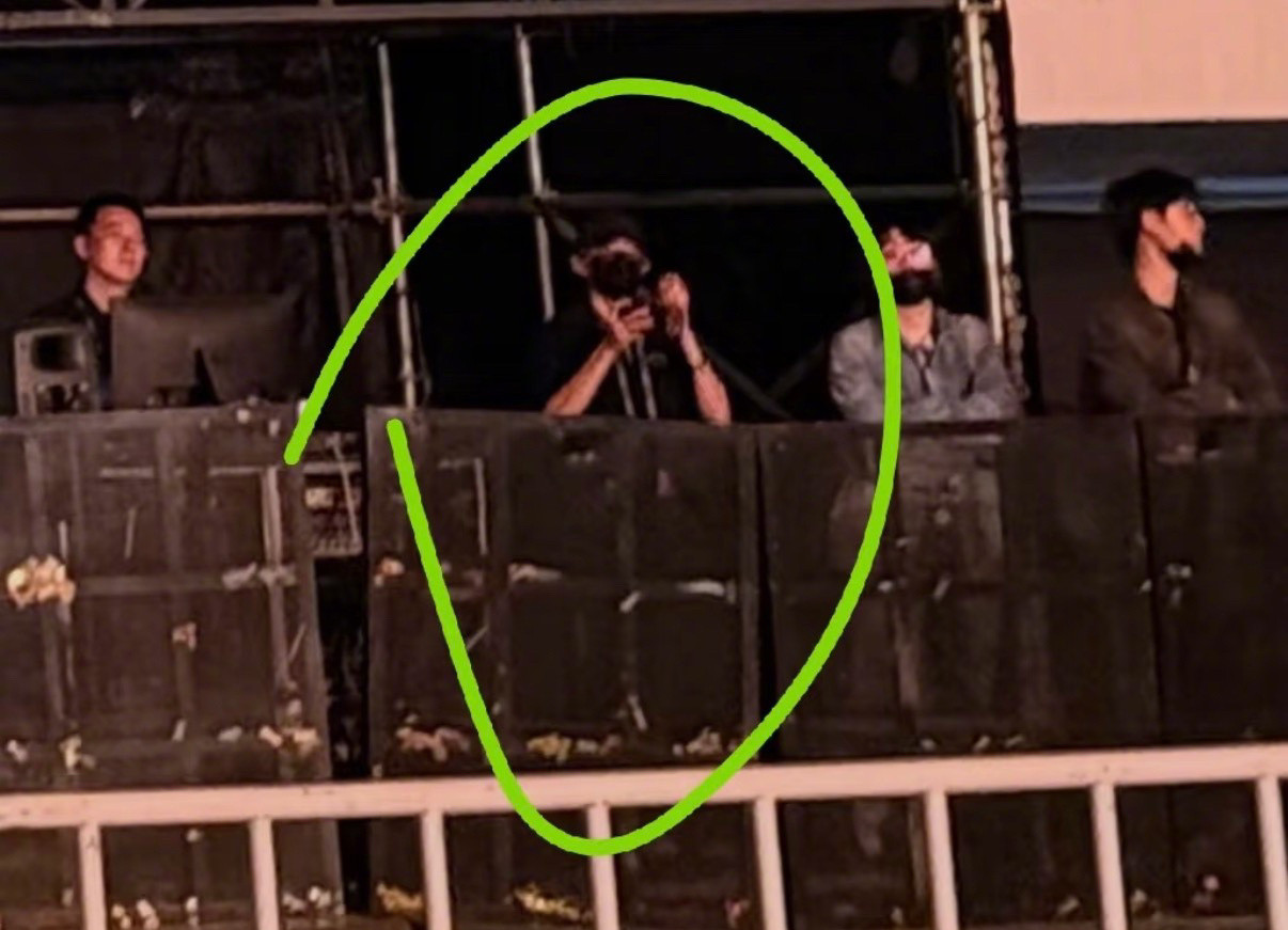 网友看陶喆演唱会偶遇王源，只露眼睛的王源也被眼尖的网友找到了