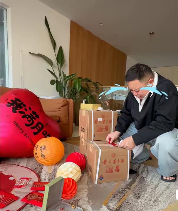 【阎鹤祥花费几十万为女儿办满月，德云社的相声演员不挣钱成为谣言！】近日，著名相