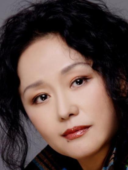 1979年，饰演潘金莲的廖学秋拍完，赶回家中却看到老公怀里搂着一个陌生女人，廖学