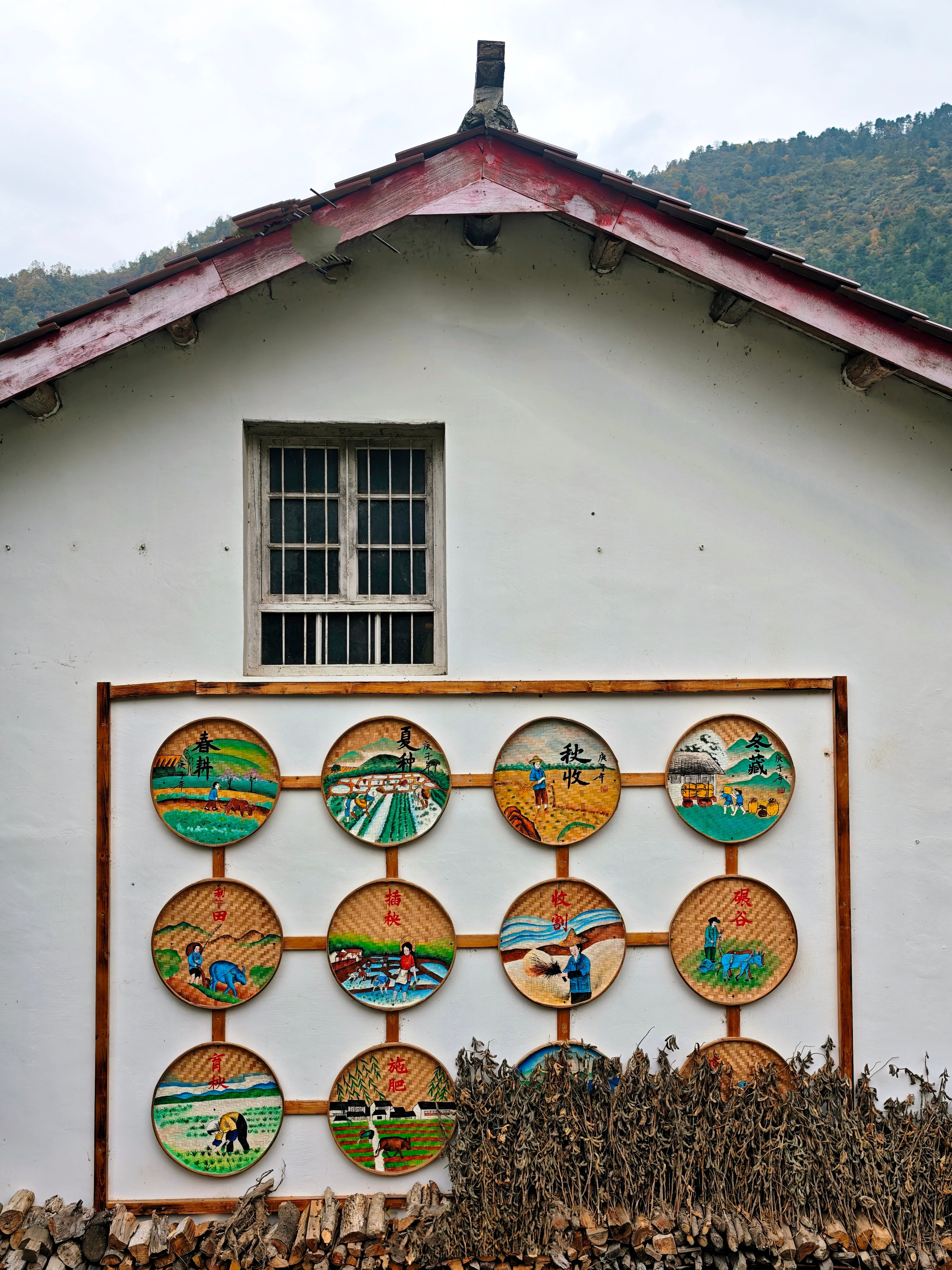 行走传统村落，千年梭椤迎客来。踏入陕西省汉中市留坝县江口镇梭椤村，山风裹挟着清润