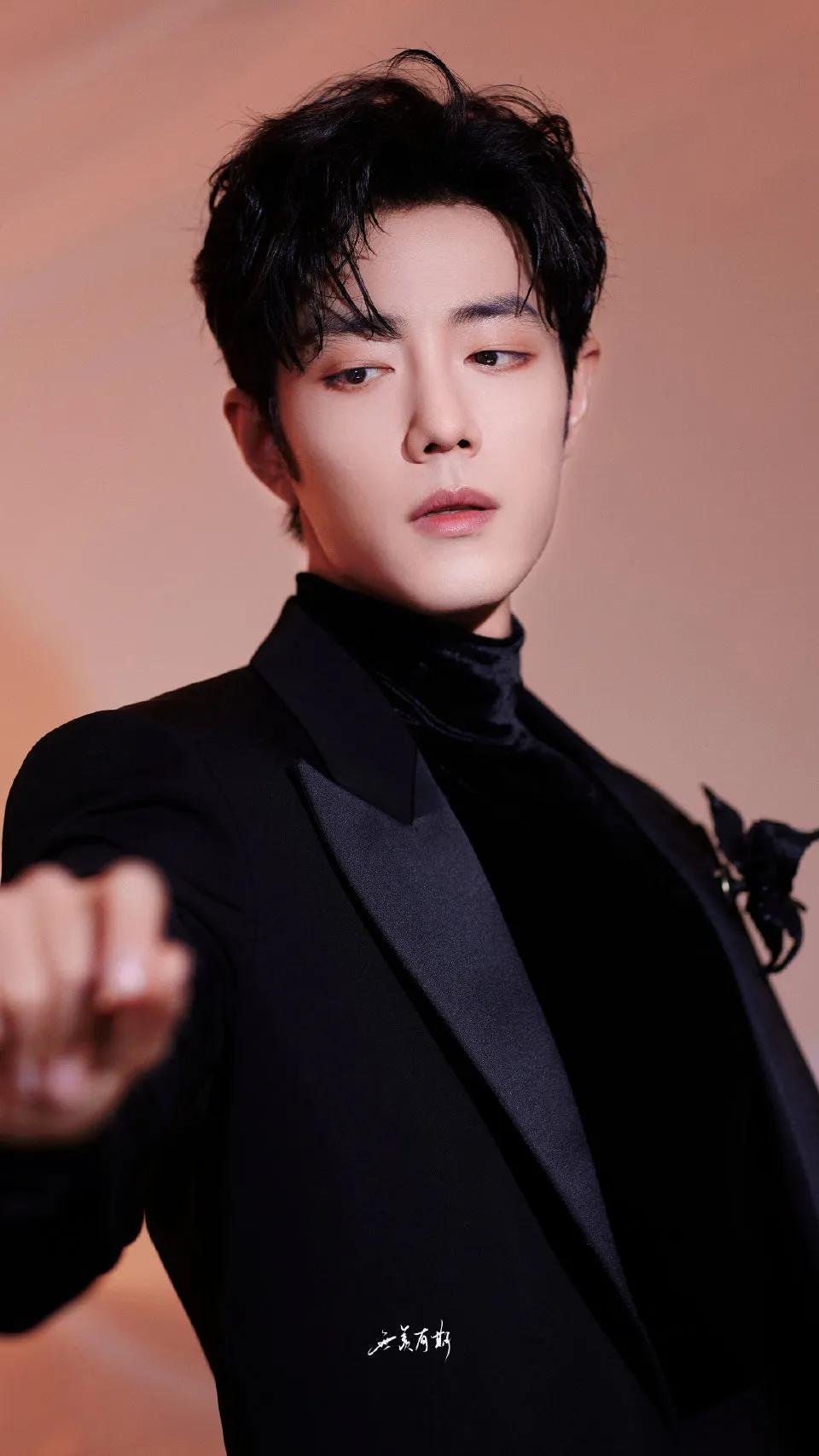 司晓迪那波爆料你们刷到没？内娱有点姓名的顶流小生几乎被点了个遍，阵仗是真不小。