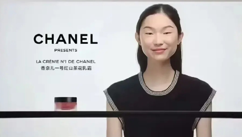 香奈儿的广告让国人绝对的气愤！做人不能太香奈儿！画面上是一位华裔女孩！这位华裔女