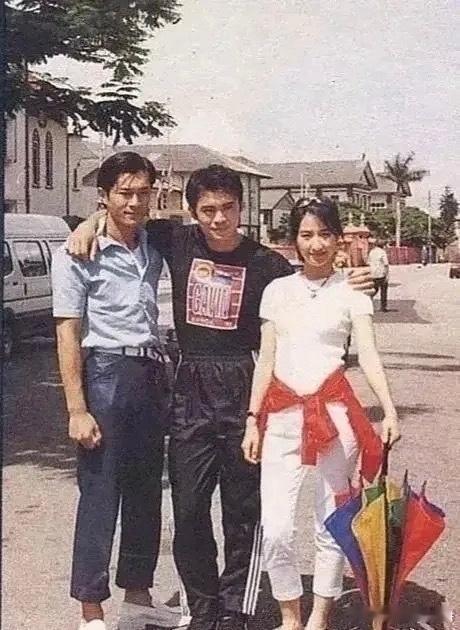 时间是个魔法师把青春变成了回忆你能认出照片中的人吗？