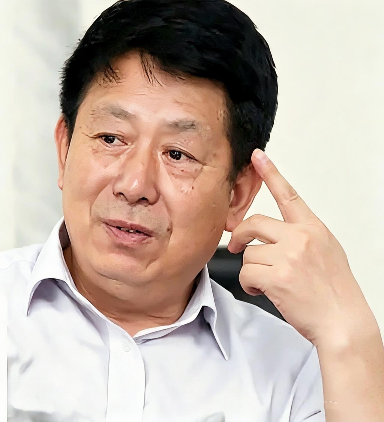 他是唯一获高层领导亲笔批示才得以参加高考的考生。他仅用数月的复习时间参加高考，一