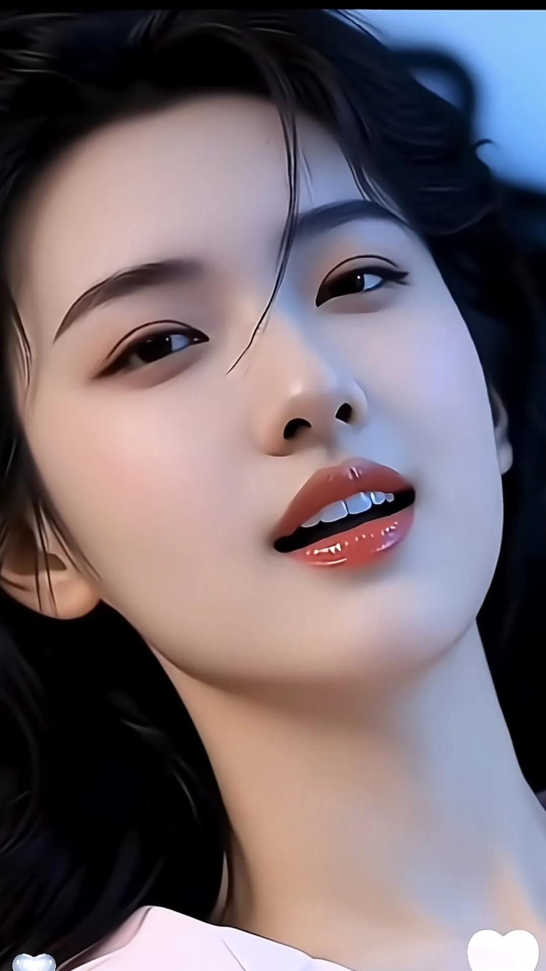 温柔甜美的微笑，让人心动的瞬间