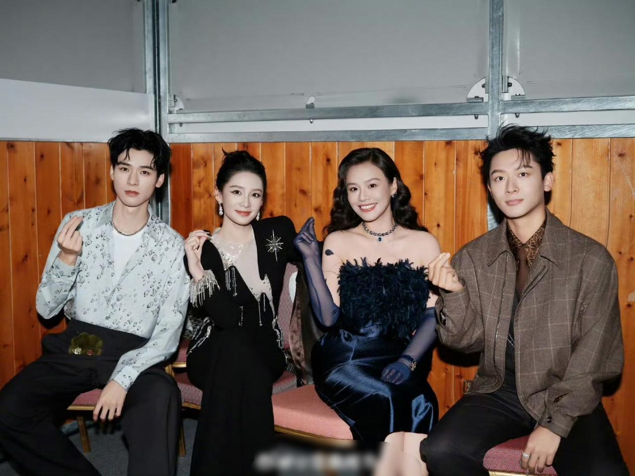 VOGUE大合影这波，是不是只有李沁赢麻了？刷到VOGUE那张大合影时，我差点以
