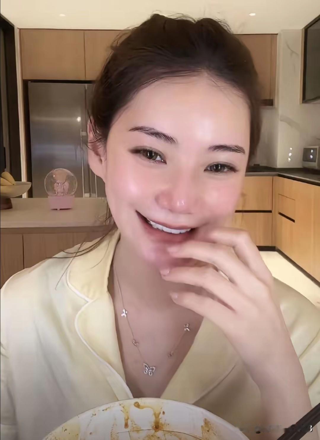 马筱梅直播透露要带孩子去游玩。原来湾湾那边学校又要放假了。
