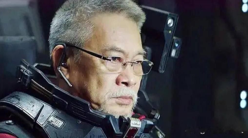 2018年拍摄《流浪地球》时，吴孟达收工回酒店后，躲在房间里偷偷地哭，片酬20万