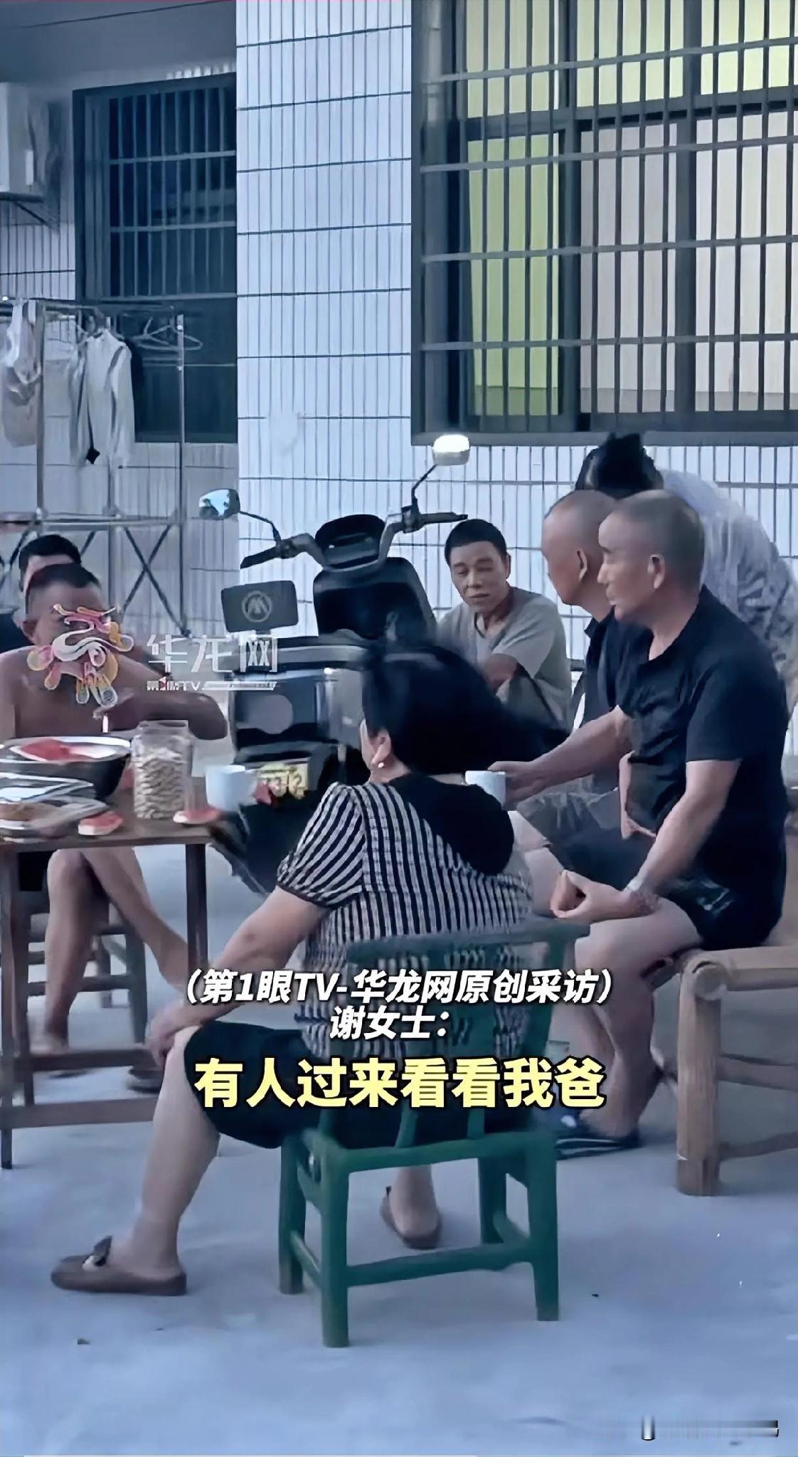 20多年没回农村，谢女士陪着晚期的父亲修完老屋，眼前看到的一切让她简直不敢相信自