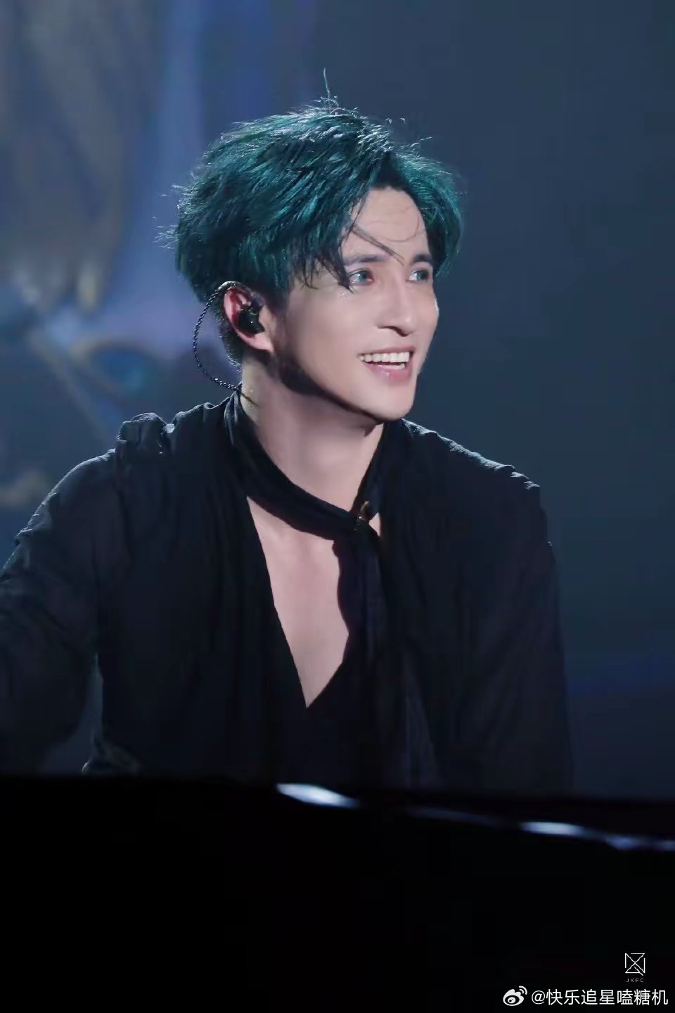 近日，李雨桐不断爆料、删博，剧情一再反转，全网都在催薛之谦发声，可他却稳如泰山，