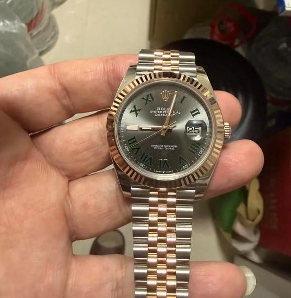 玩不起！十四万多的劳力士戴两天就彻底停摆，专柜不肯直接退货，非要消费者把表留下做