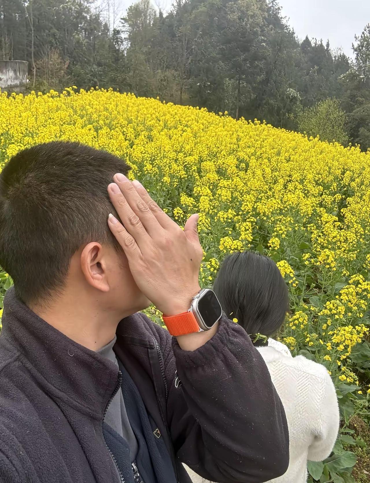 娃儿还小，他不懂事，怕他告诉他爸爸,妈妈去找叔叔耍