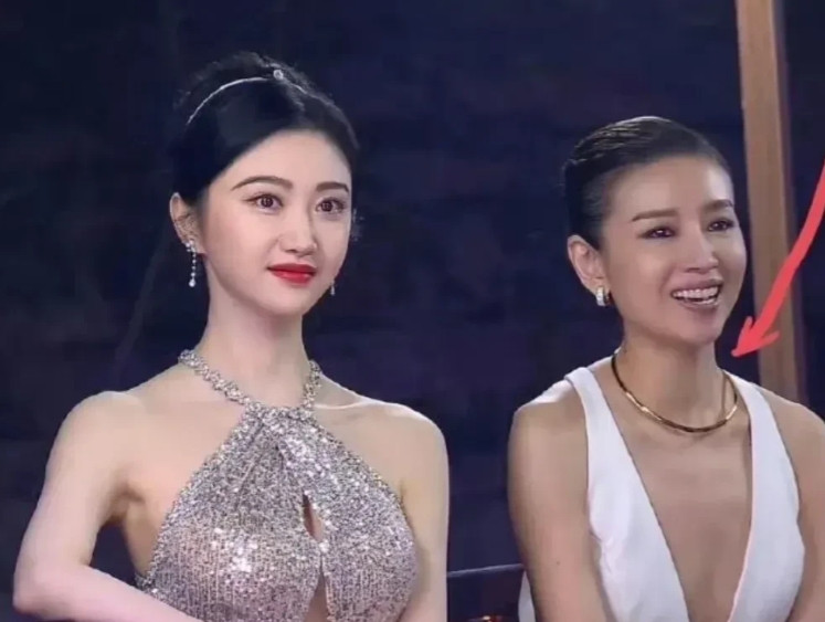 终于知道，潘粤明为什么离婚了。[笑着哭][笑着哭][笑着哭]