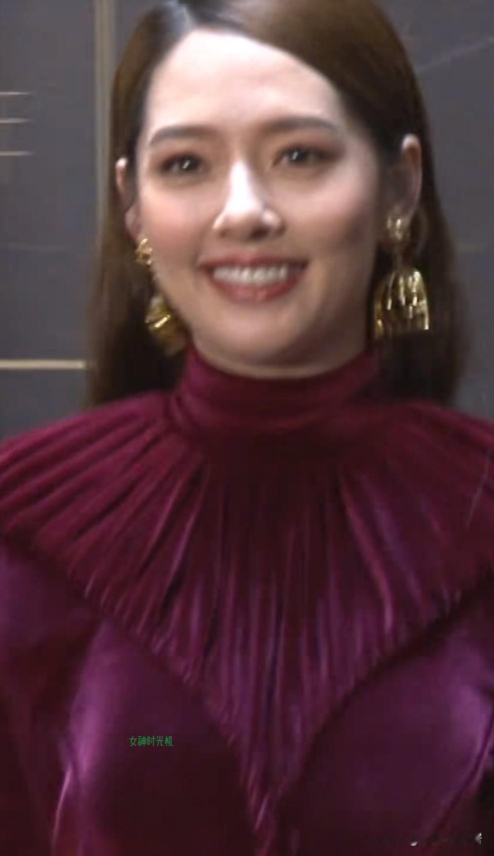 郭碧婷实惨，说是嫁了豪门，自己出来捞金，尤其近期，总看见她出来，也不见老公陪伴，