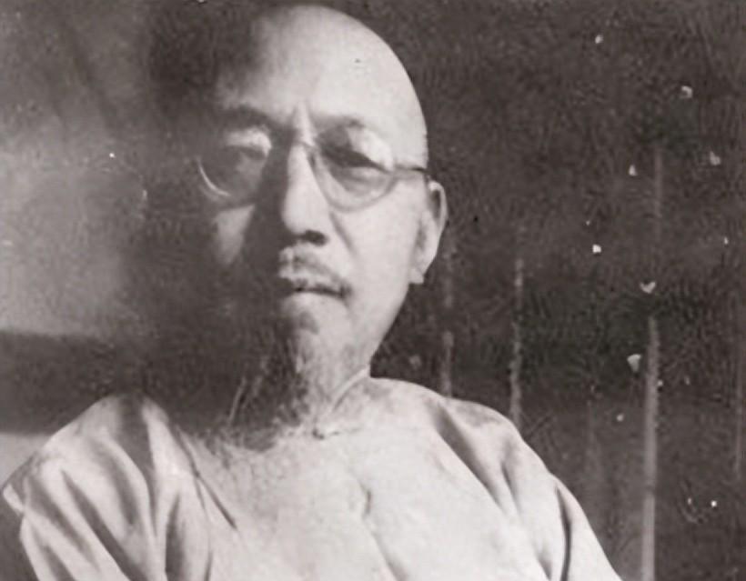 周总理宴请柳亚子，桌上言语不和，周总理转头离开，柳败兴而归“1949年4月的一