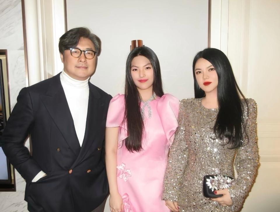 李湘带女儿王诗龄参加宴会不奇怪，王诗龄打扮成熟也不奇怪，甚至连李湘瘦了也不奇怪，