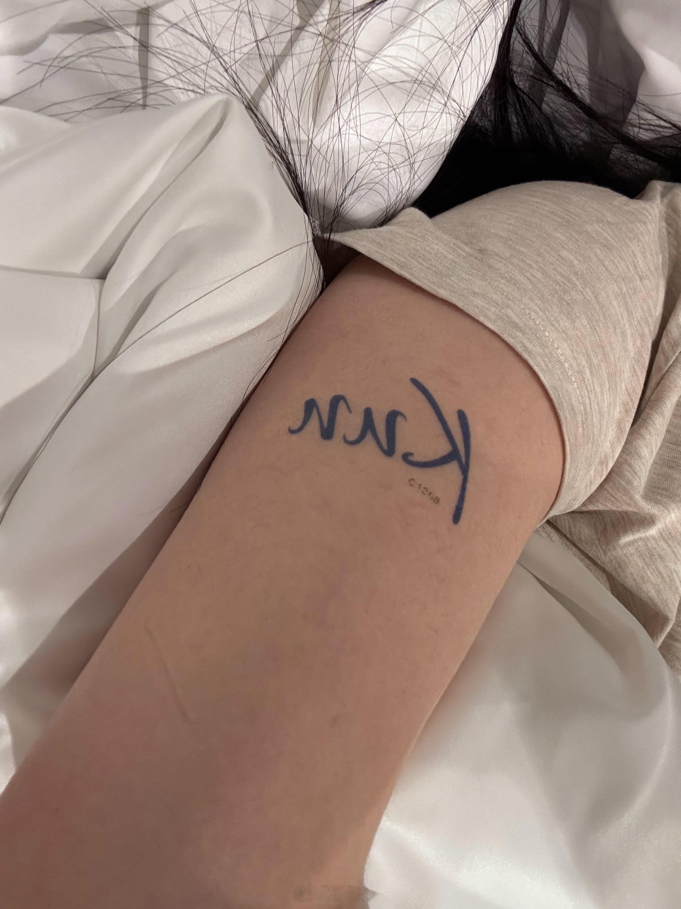 拼房的小美女给贴的，吼吼看明天开开心心去见你呀