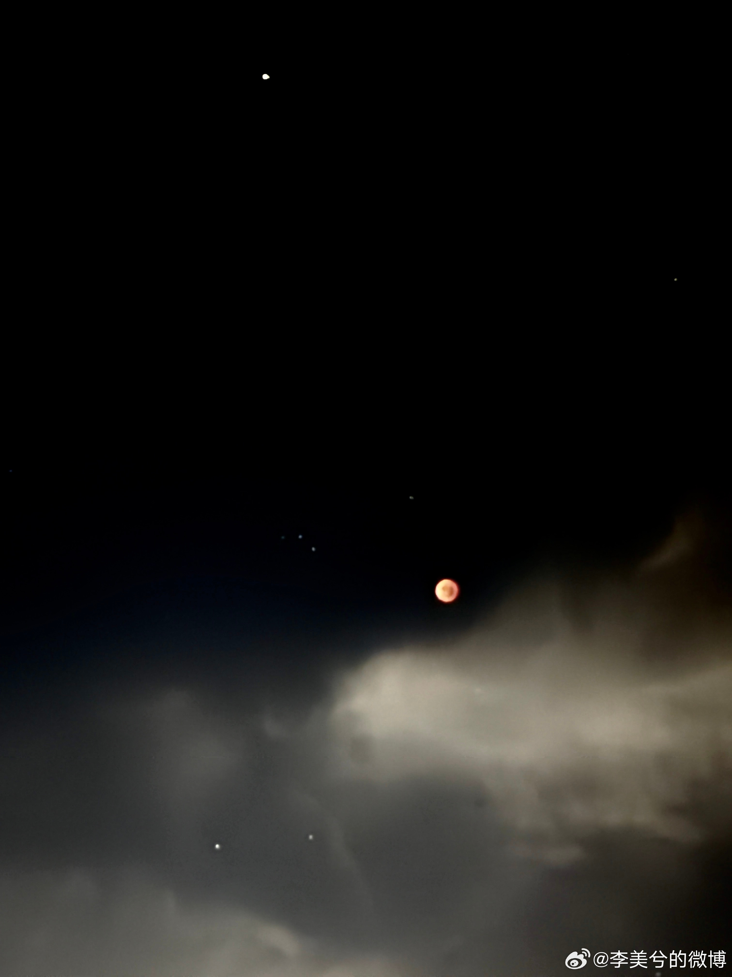 月全食🌖月全食一起去看月全食​​​