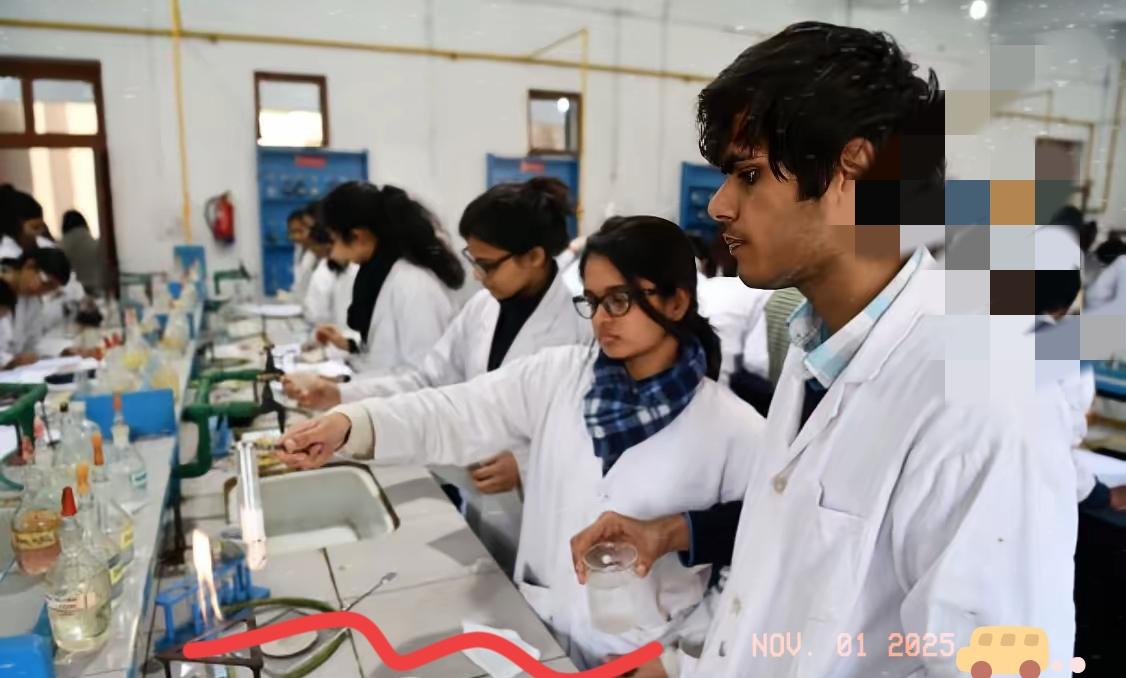 这两天，一份关于“限制在华印度留学生数量”的建议在网上传得挺热。建议内容大致是：