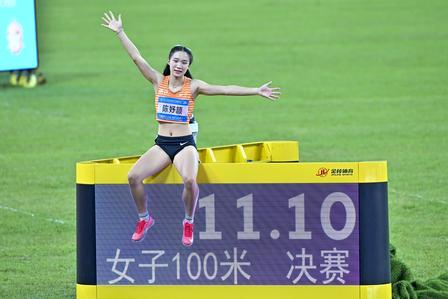 这下不止清北要哭，连浙大也都要哭了！小孩姐陈妤颉在接受采访时谈到了上大学目标和要