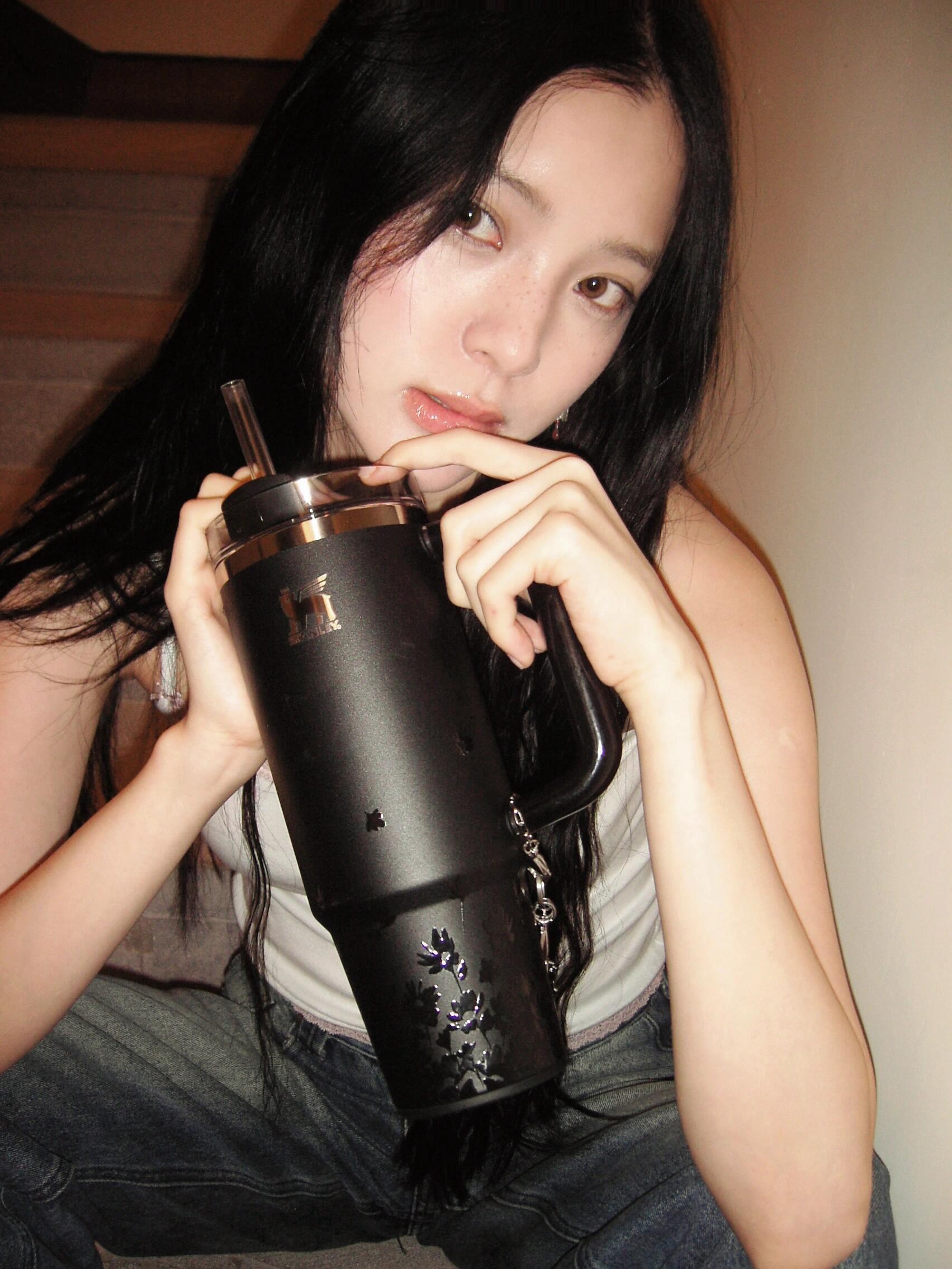 欧阳娜娜/审美积累月色暗淡还有星辰,山河失色你还有我.
