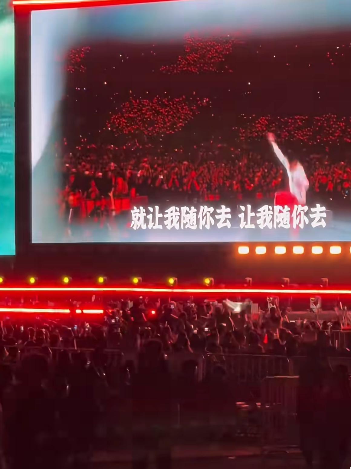 杨宗纬西宁演唱时跌落，通报来了。这是什么情况？怎么做的安全工作！舞台竟然会出