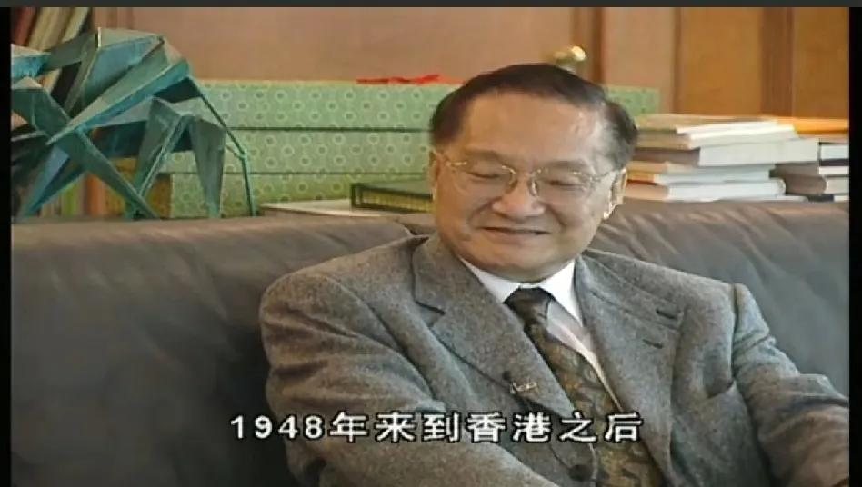 金庸说：“1948年来到香港之后，一直就在香港生活，那时候来有二十几岁还年轻，一