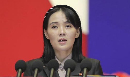 中国果然没看错朝鲜，48小时内金正恩妹妹2次通告全球，美韩再败！不管韩国对着朝