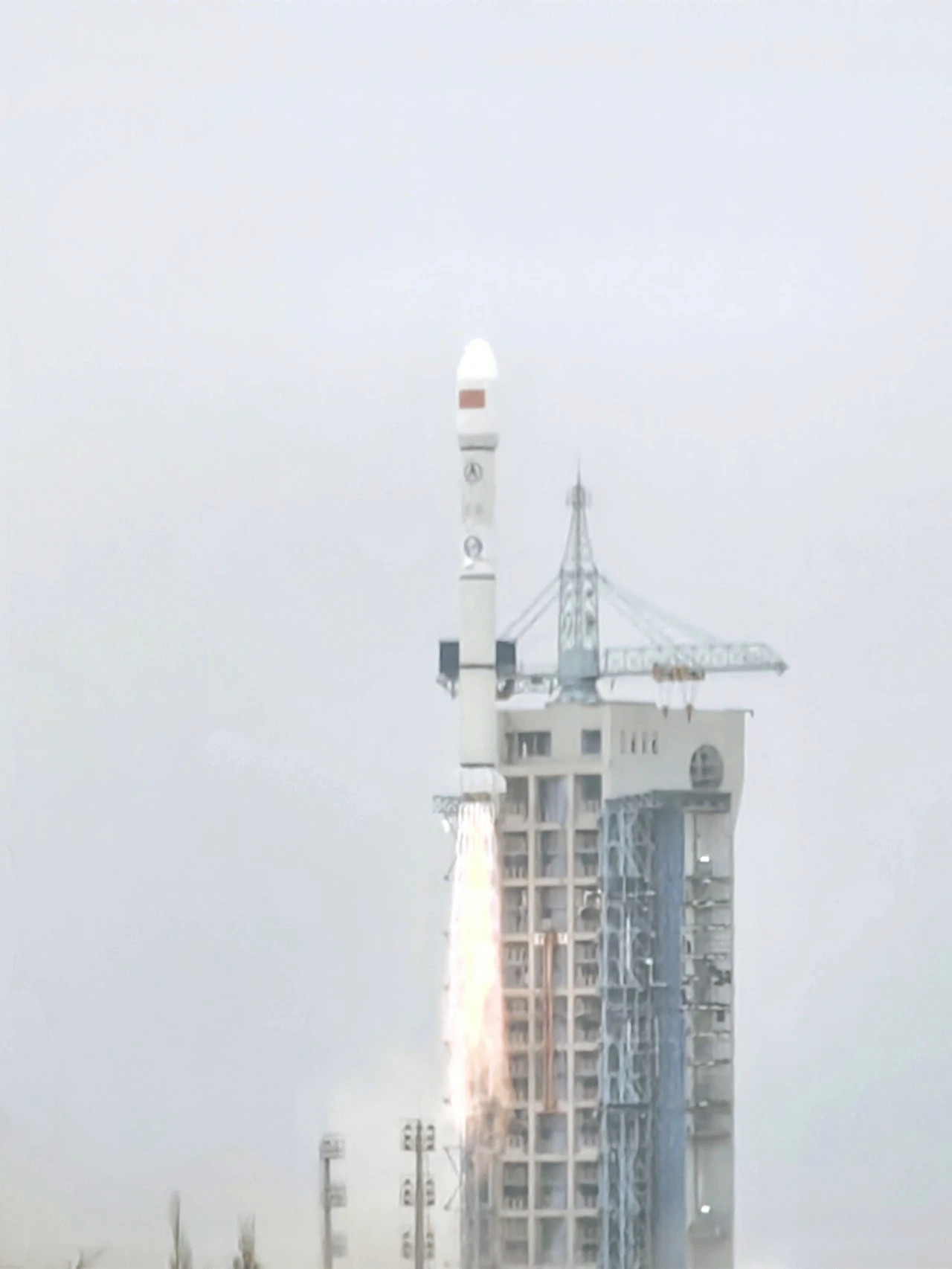 3月27日12时11分，长征二号丙运载火箭/远征一号S上面级在酒泉卫星发射中心点