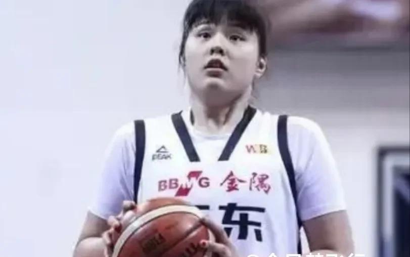 小宝李月汝回归出战，广东女篮有望获得双料冠军！据悉，效力海外联赛的中国女篮中锋