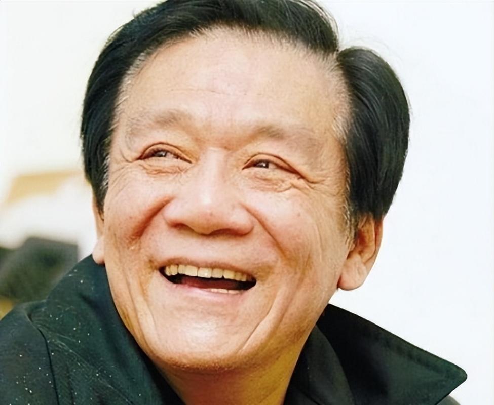 2007年，侯耀文刚去世，戴志诚就迫不及待地与他的前妻，也就是他的“师婶”袁茵结