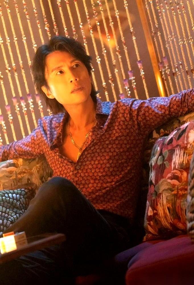 黄子华那部新片，上来一个动作，直接把13亿人的市场给推开了。就为了死保那800