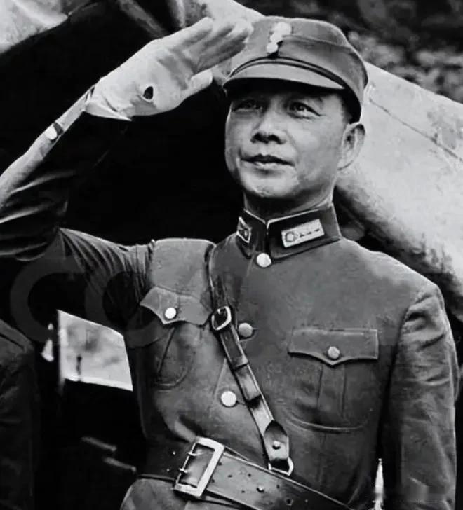 日本兵见到伪军军官，到底要不要敬礼？很多抗战影视剧里，伪军军官面对普通日本士兵