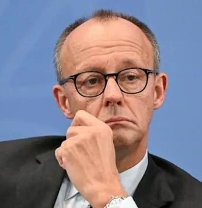 支持率跌破14%！默茨总理被德国民众戏称为政坛“最差先生”近日，最新民调数据