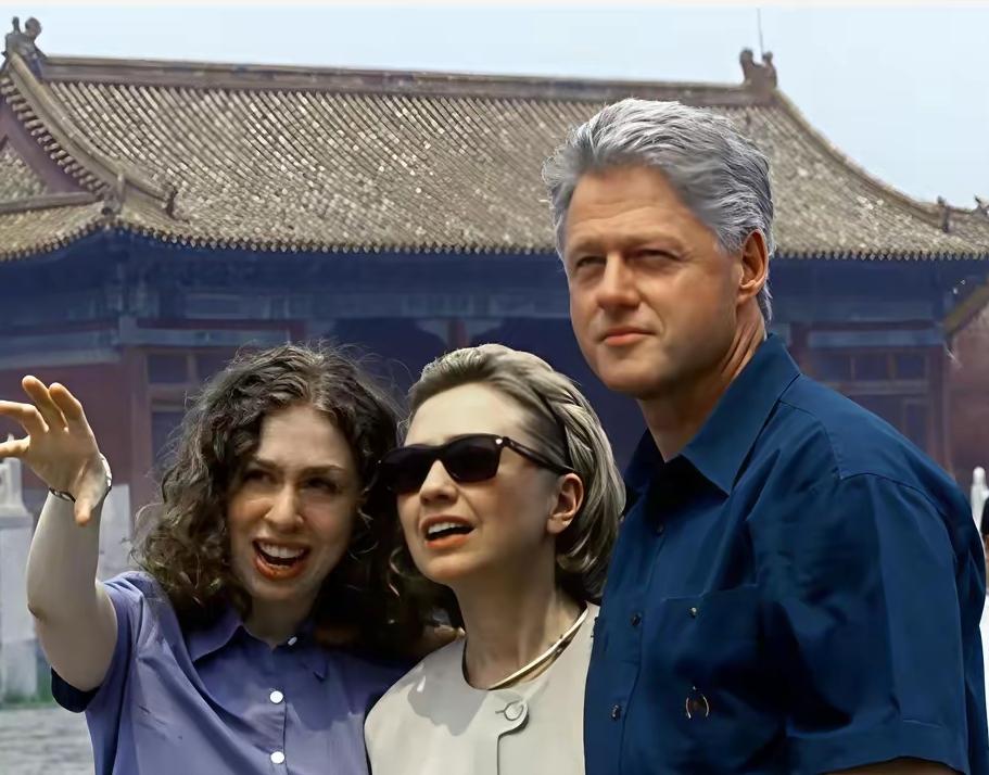 1998年，克林顿一家三口，原来去了中国这三个地！故宫、长城、兵马俑，这是克林