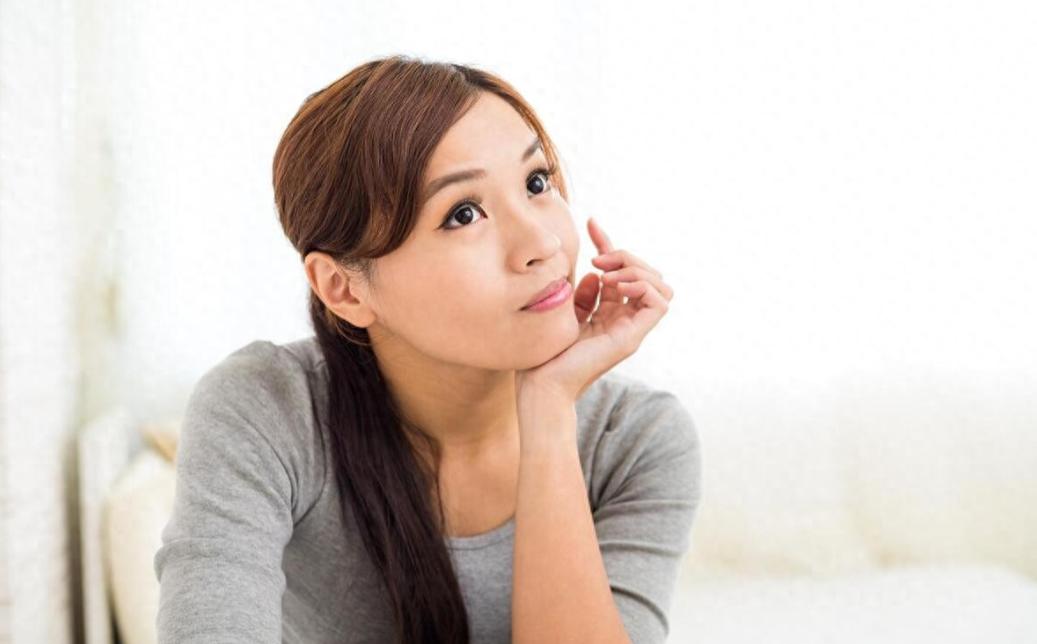 女人老没老，年龄说了不算，关键看有没有这6个表现！请对号入座天天盯着眼角的细