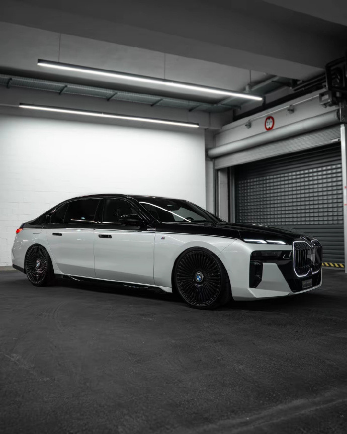 宝马7系双拼色版本，气场很是强大！