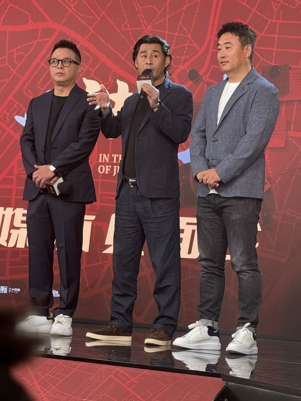 制片人说以法之名和藏海传一样老少通吃哇，以法之名制片人这目标很宏大呀，要和《