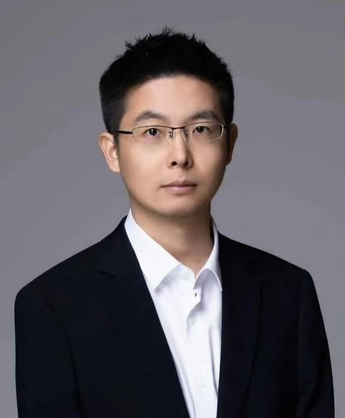 跟王力宏同款，王兴兴没笑，和任正非站一起，王兴兴也没笑，但这并不代表王兴兴没有弱点，事实上，这么一个