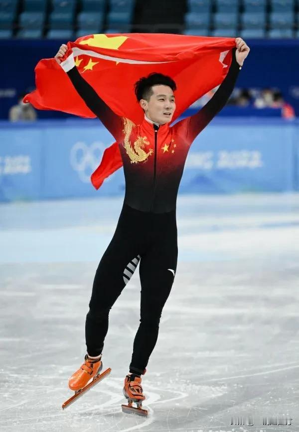 退役的冬奥冠军任子威有了新身份，出任新成立的重庆短道速滑队主教练。